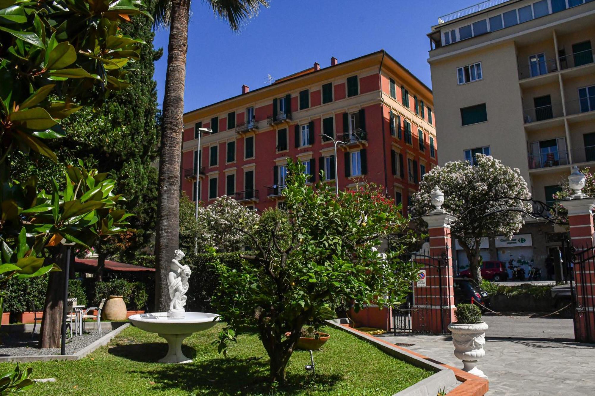 Hotel Le Palme Varazze Bagian luar foto